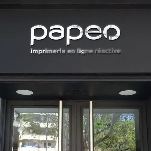 Découpe lettres et logos miroir